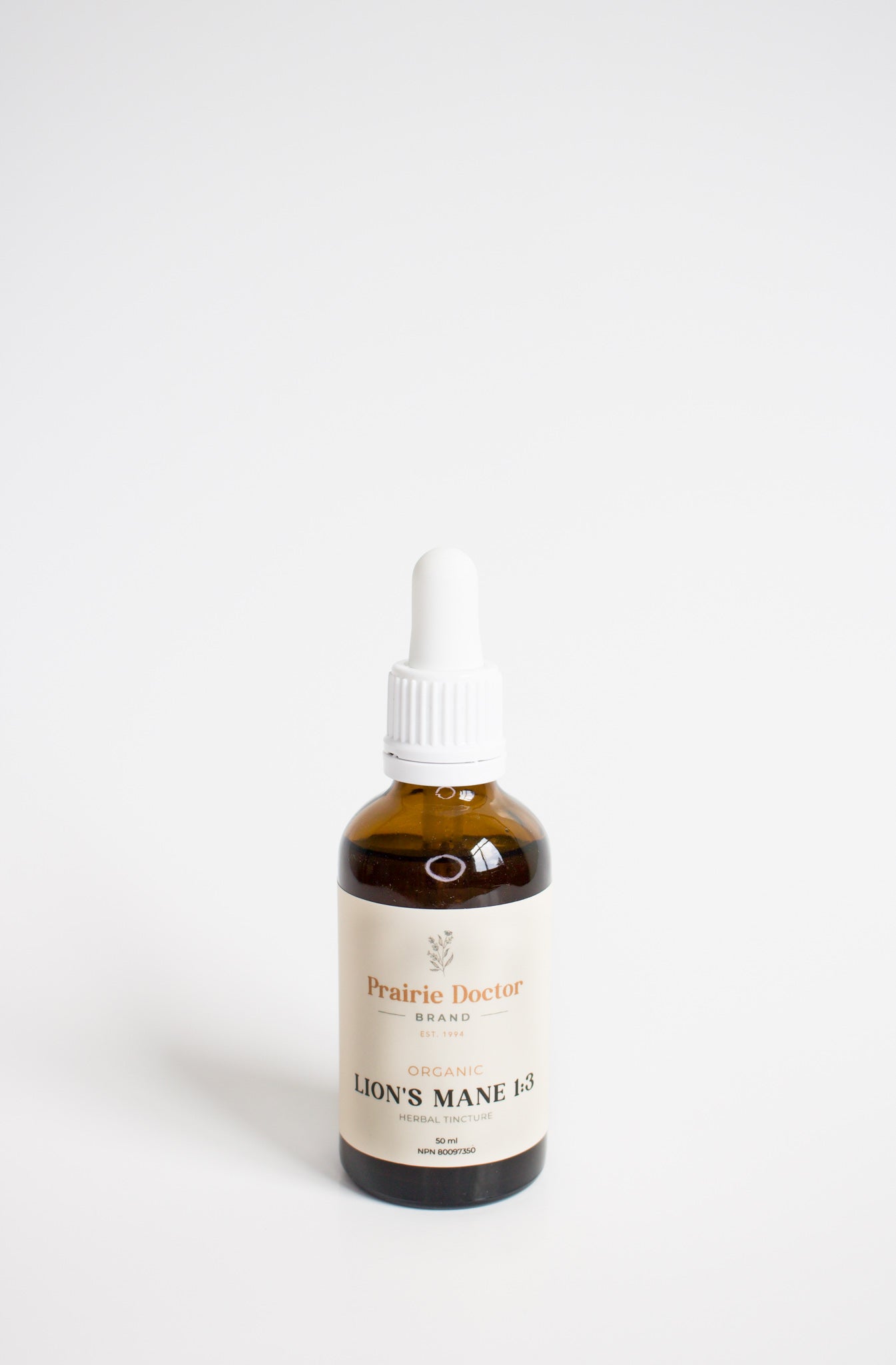 Our organic Lion's Mane herbal tincture is a source of fungal polysaccharides with immunomodulating properties.